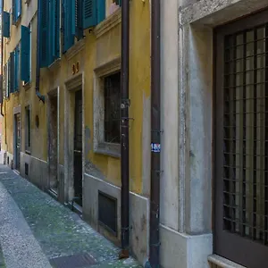  Apartment Maison Porta Leoni Italy